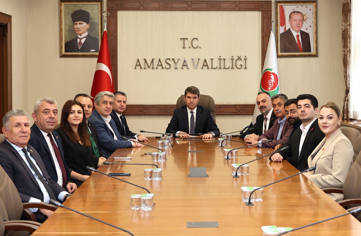 CHP Amasya Milletvekili Reşat KARAGÖZ, Samsun Milletvekili Murat ÇAN, Amasya Belediye Başkanı Av. Turgay SEVİNDİ ve Amasya İl Başkanı İlker KÜP ile beraberindeki parti yönetimi, Valimiz Önder BAKAN'ı ziyaret ettiler.