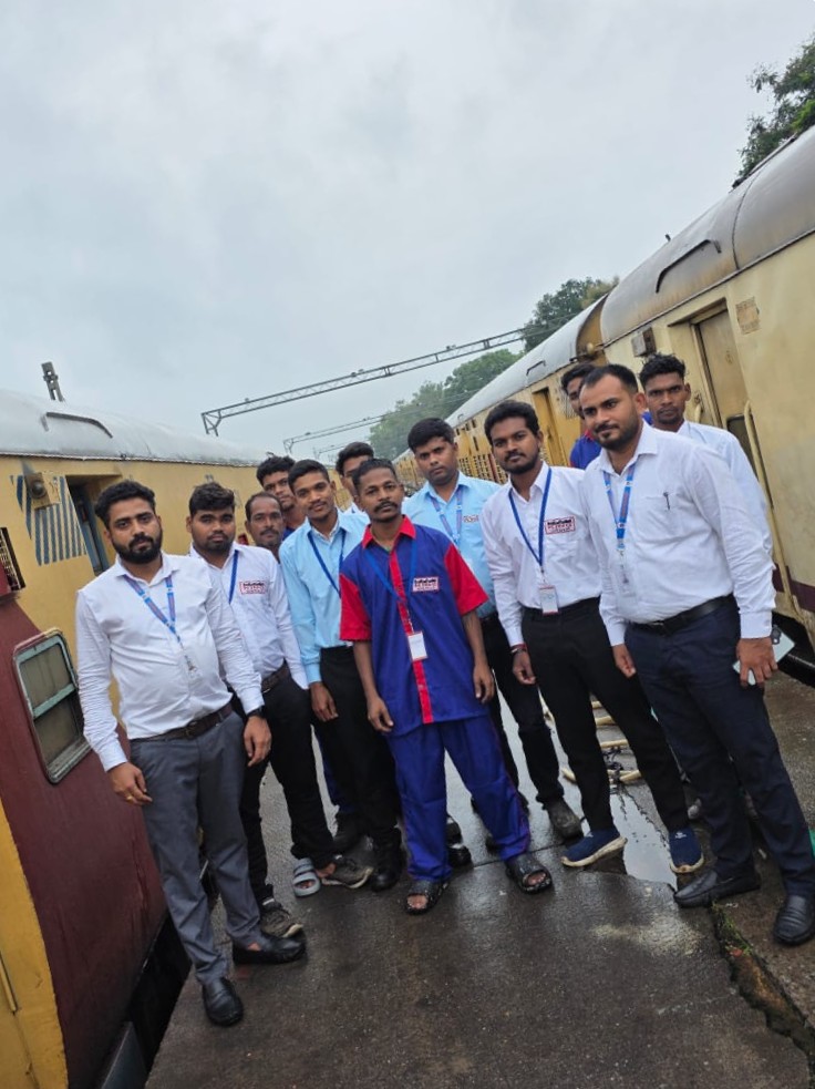 Kinggrouppvtltd's tweet photo. We are excited to announce the start of our new OBHS project in the Sambhalpur Division!Together, we aim to make Sambhalpur #1 hub for cleanliness and hygiene. Let’s set new benchmarks in facility management! #CleanSambhalpur #ExcellenceInAction #KingGroup🙏🙏🌹🌹👏👏👏 https://t.co/3IAkiO6gXM