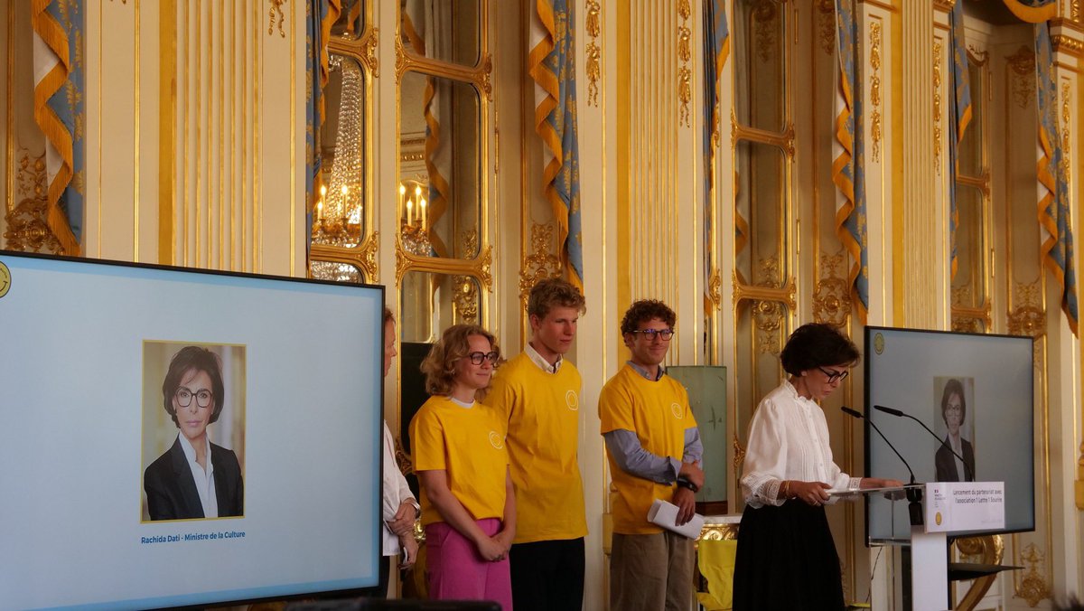 ✉️ 10 000 cartes postales pour relier jeunes &amp; seniors cet été ! Un magnifique projet culturel et solidaire auquel la <a href="/FNHPA_Officiel/">FNHPA_Officiel</a> 🏕️ est fière de s’associer. L’objectif ? Encourager l’écriture non scolaire et tisser des liens intergénérationnels ! Crédits photos Décisions HPA