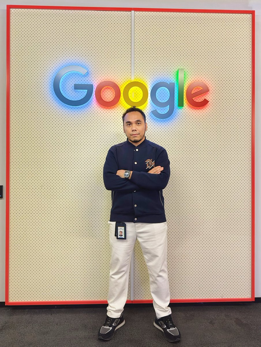 arassz's tweet photo. This week marks my 7th year at Google, and it’s a mix of emotions, but overwhelmingly I’m filled with gratitude. 😇

It’s been a privilege to contribute and, more importantly, to inspire others to reach their full potential.

#WorkAnniversary #CareerJourney #Gratitude https://t.co/1BQmH441IP