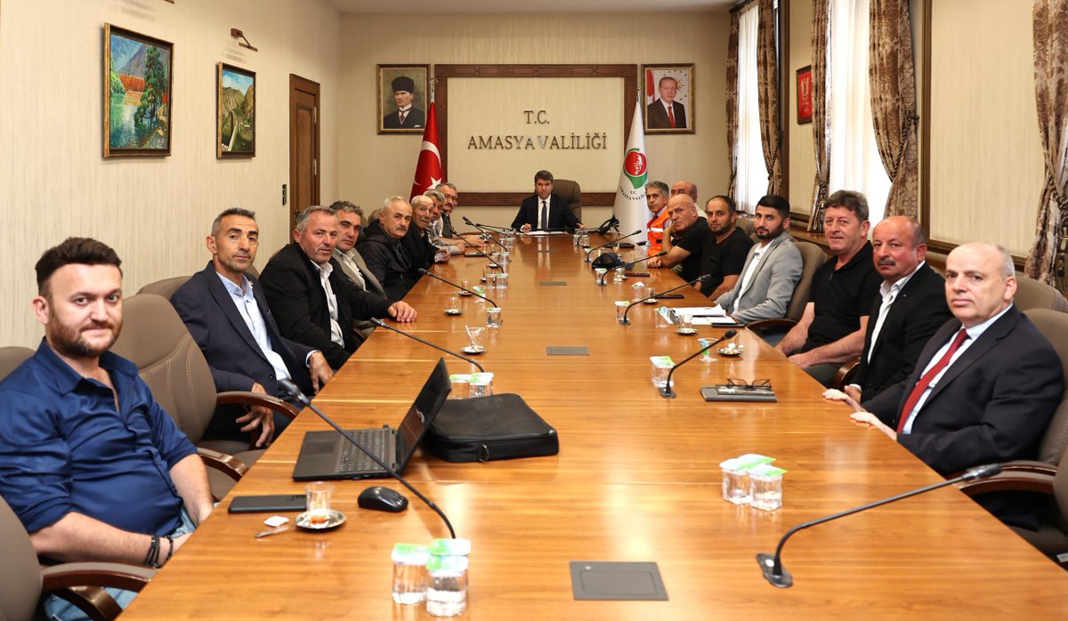 İlimiz Merkezi ile ilçelerimizden köy ve mahalle muhtarları, Valimiz Önder BAKAN'ı ziyaret ettiler.

#HuzurunŞehriAmasya