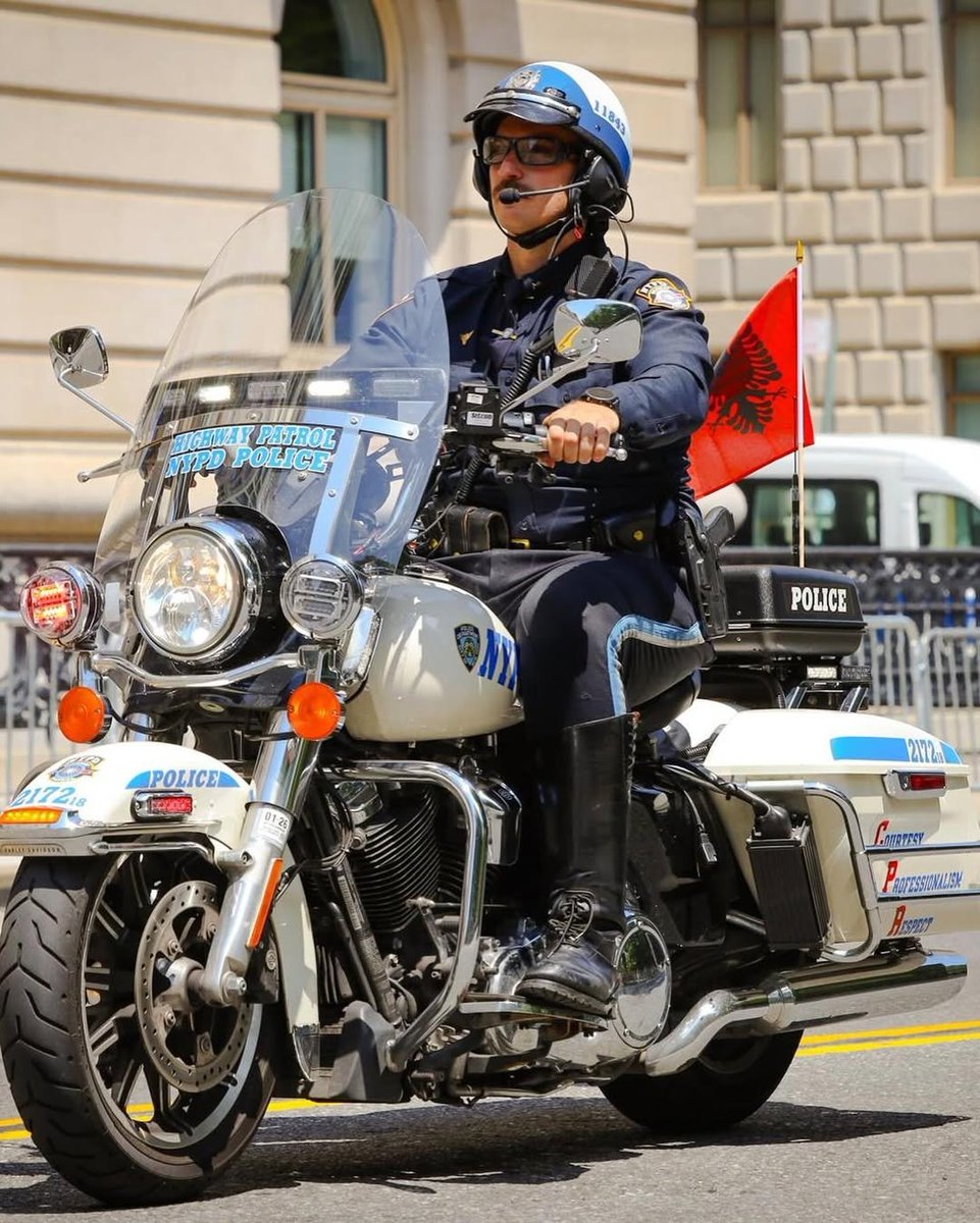 IUnioni's tweet photo. Gëzuar 4 Korrikun, Ditën e Pavarësisë së Shteteve të Bashkuara të Amerikës 🇺🇸, me Illyrian Society 👮‍♂️👮‍♀️ që shërbejn plot përkushtim çdo ditë duke kontribuar e duke na nderuar në mes kombeve të tjera në Policinë e New York-ut.

Mirënjohje🙏🏼 për gjithë kontributin! https://t.co/NlWQvVYdr8