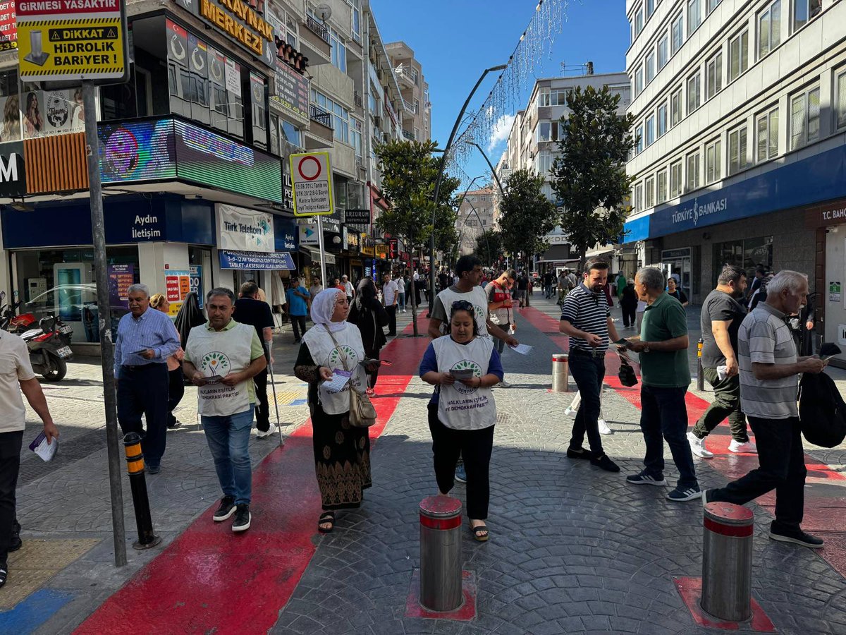 DEMistanbulemek's tweet image. Asgari ücretin ve emekli maaşlarının arttırılması,enflasyon karşısında ezilmemeleri için Büyükçekmece Bakırköy,Bahçelievler,Beylikdüzü,Avcılar,Kadıköy ilçelerinde yapmış olduğumuz çalışmalar.