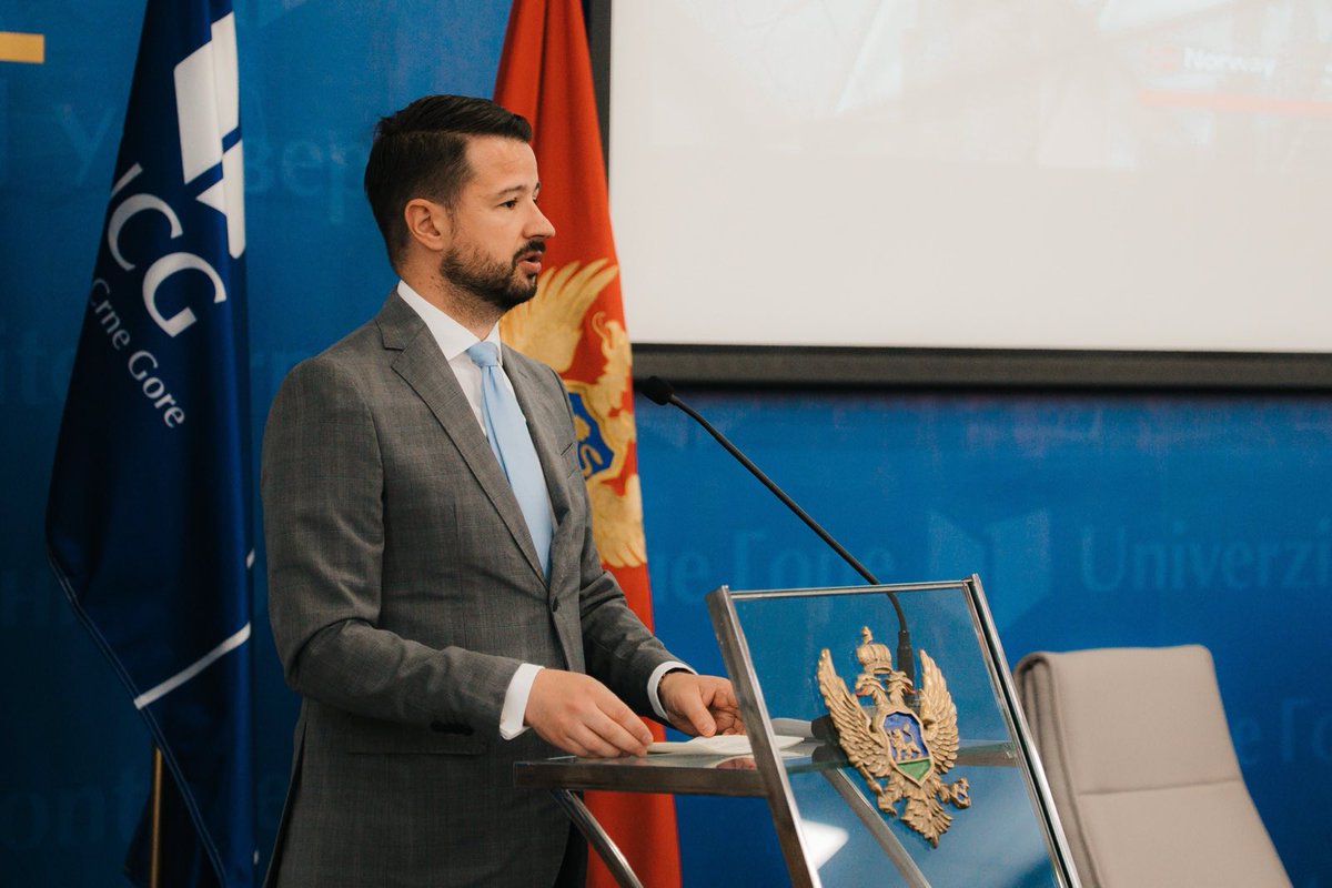 JakovMilatovic's tweet image. Tokom otvaranja konferencije „Moć odlučivanja bez rodne ravnoteže“, u organizaciji @GACrnaGora istakao sam da institucije ne mogu služiti svima ako ne predstavljaju cijelo društvo i ako nema prave reprezentativnosti.
Poručio sam da rodna ravnoteža nije pitanje političke…