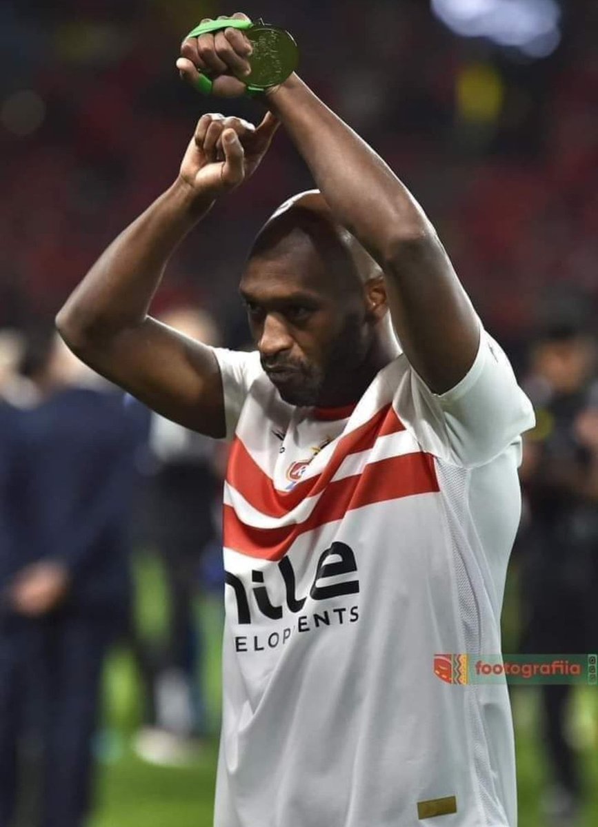 أجمل الساعات المسروقة من عمرنا
هي تلك التي قضيناها نشاهد هذا الفتى
ينثر سحره في ربوع الملاعب

فمن يرد لنا تلك الساعات سحرا بالكرة

<a href="/Shikabala/">Shikabala</a> 
#شيكابالا