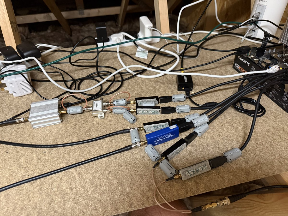 Multi SDR’s one rig is cool but it’s also a freaking nightmare to manage. Am having a rethink. <a href="/Nooelec/">Nooelec</a> RTL-SDR v5 SDR &amp; <a href="/airspy_com/">Airspy R2/Mini</a> R2. This is all testing still so mind the mess. 

AIS A&amp;B
AIS C&amp;D
ADSB 1090Mhz
ACARS 
VDL
RADIOSONDE
Iridium