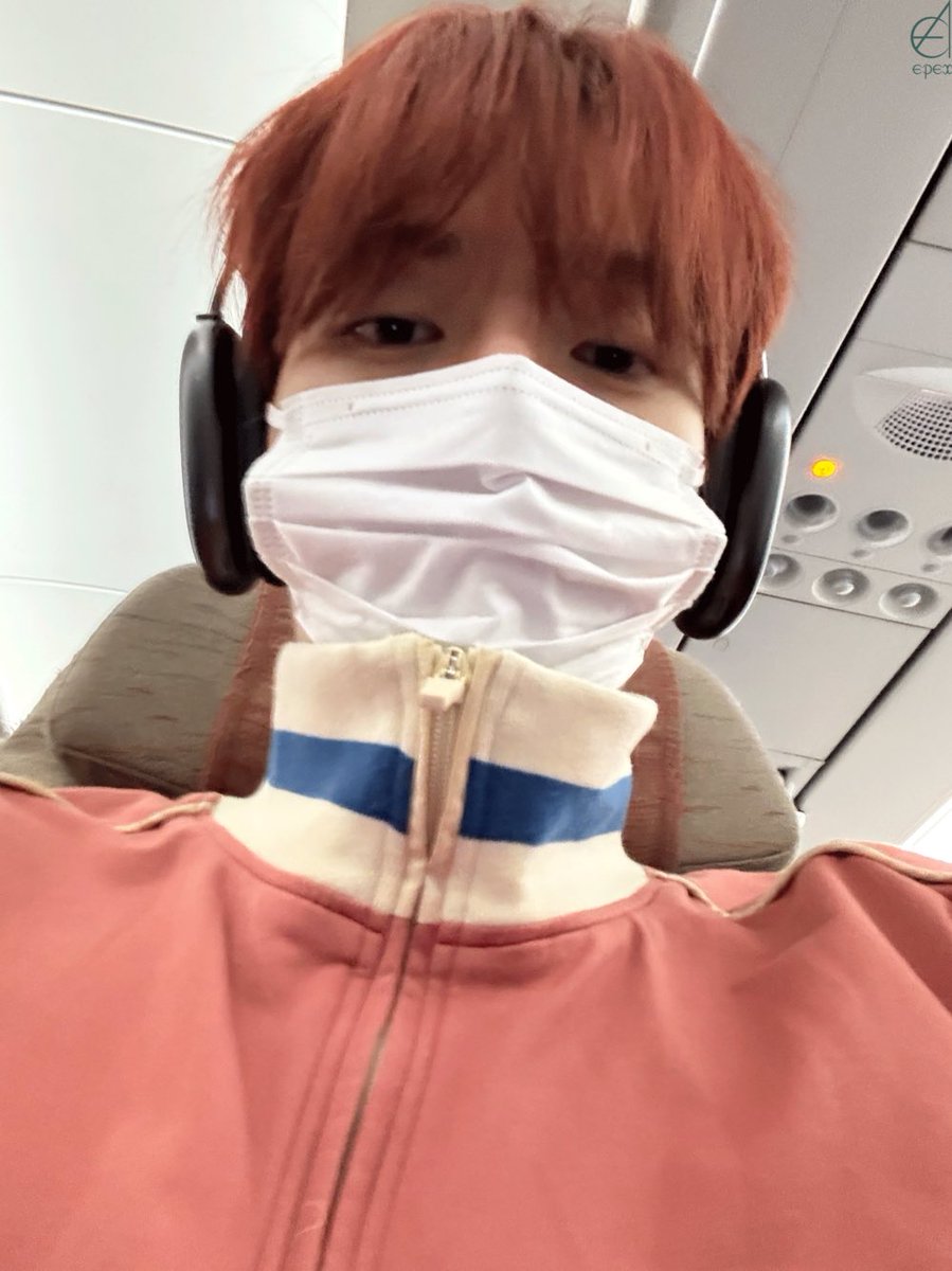 #위시 일본 제니스 블로그

에어팟 잃어버렸따（AirPods無くしちゃった）

에어팟을 잃어버렸어요.. 
제니스는 물건 자주 잃어버리나요?
저는 물건을 잃어버리진 않는데 
물건을 어디놓았는지 자주 까먹어요..
그래도 매번 찾긴했는데 
이번엔 진짜 잃어버렸어요😢
헤드셋은 머리 눌려서 잘 안썼는데