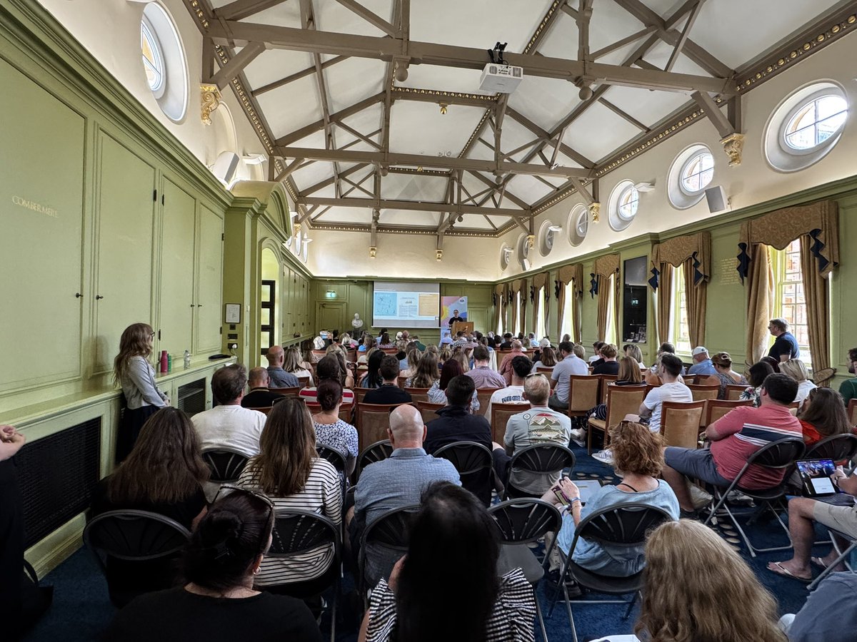MattTeachCoach's tweet image. It’s a glorious day here in Wellington for Day 2 of @EducationFest! Our @WALKTHRUs_5 strand kicks off with @teacherhead… standing room only for Rosenshine’s Principles In Action! 🙌 Still so much energy around these core ideas 🔥