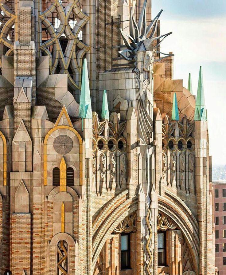 CultureExploreX's tweet image. On this 4th of July, everyone’s talking about fireworks.

But there was a time when America was the firework—blazing upward, bold, brilliant, casting steel and stone into the sky.

That was the age of Art Deco!

We didn’t just talk about greatness.
We built it. 🧵👇