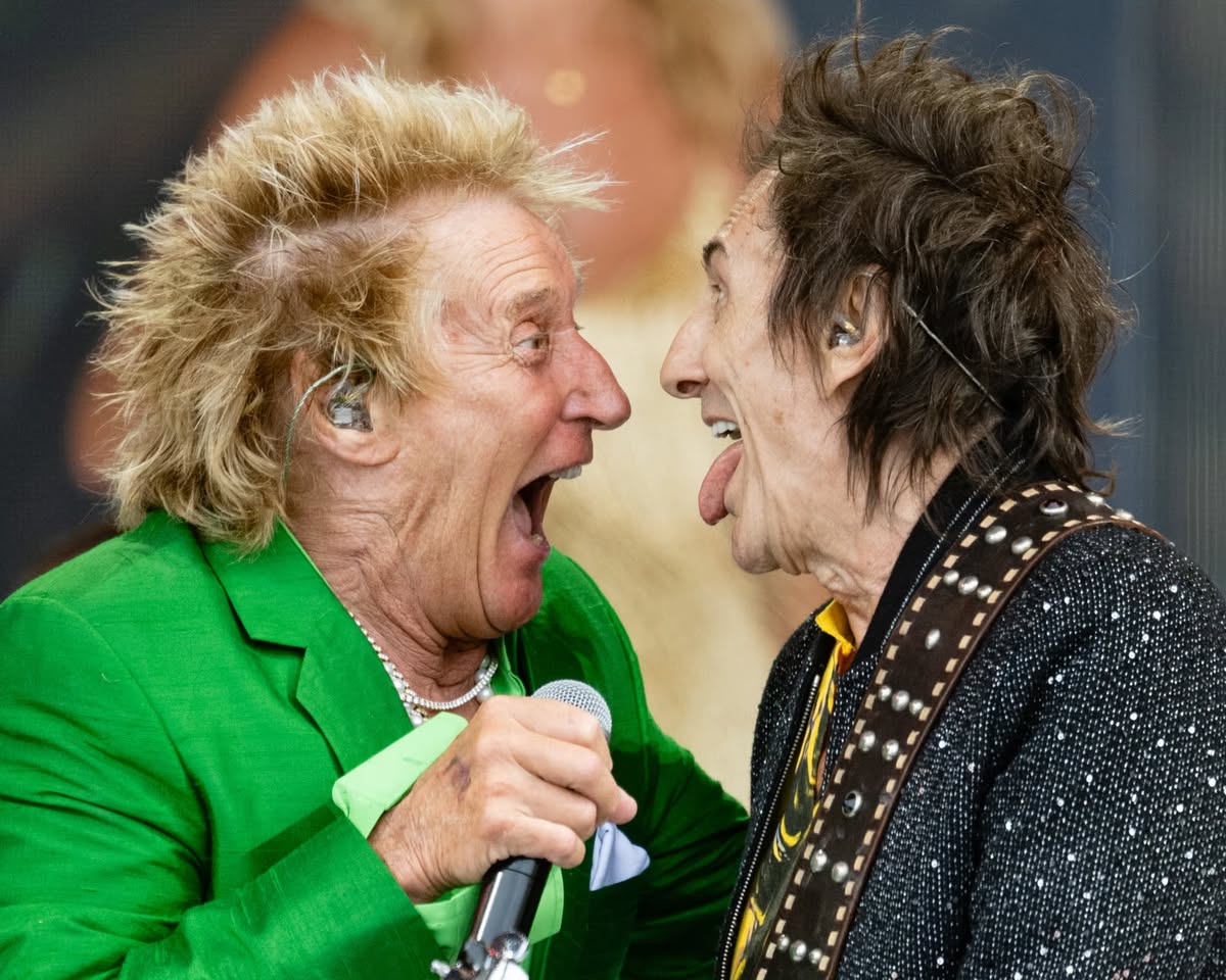 ronniewood's tweet image. 😎🎸#FacesFriday performing 'Stay With Me' on Sunday with @rodstewart at @Glastonbury. @KenneyJones, you were missed ❤
📸 Samir Hussein