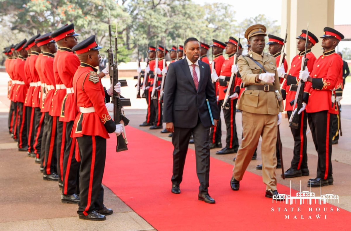 mohamedmahmud's tweet image. Congratulations to Ambasador @IlyasAliHassan on presenting your Letters of Credence to H.E. Dr. Lazarus Chakwera, President of the Republic of Malawi, at Kamuzu Palace in Lilongwe. Big up for adding Malawi to your diplomatic portfolio!  🇸🇴🇲🇼 #Malawi #Somalia