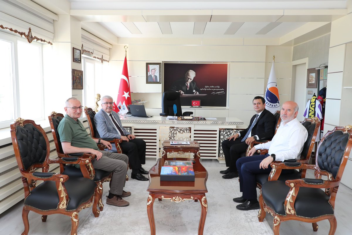 📍Adalet Komisyonu Başkanı İbrahim Hatipoğlu’ndan Rektörümüz Prof. Dr. Şakir Taşdemir’e veda ziyareti

📌Görev süresi sona eren Hatipoğlu, misafirperverliği için teşekkür ederken, Rektörümüz de kendisine katkıları için teşekkür edip yeni görevinde başarılar diledi.

🌐