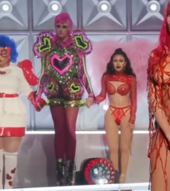 KINA2_2's tweet photo. One of my favourite genres of pics is Daya and Jorgeous standing next to each other
#AllStars10 https://t.co/u0WdtEMKdW