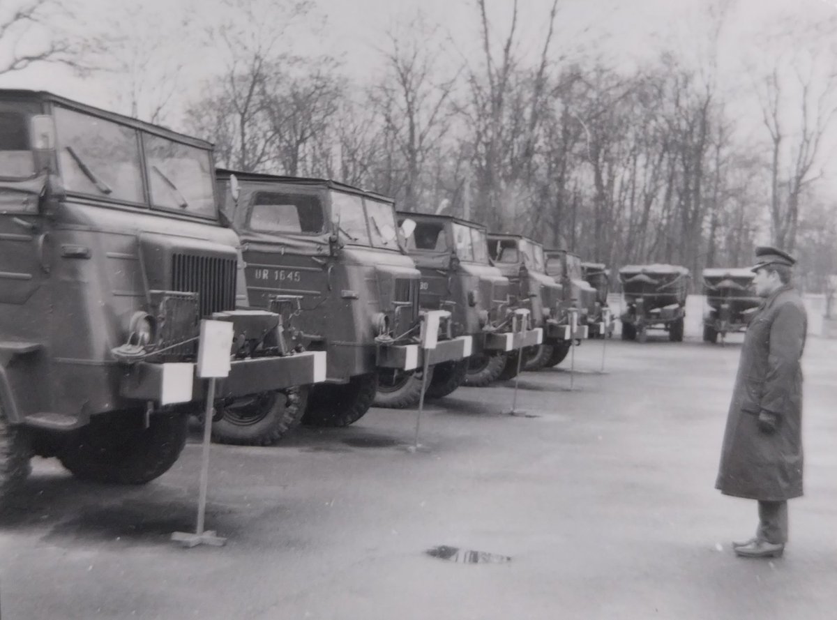 Zarządzenie porządkowe derekcji Instytutu.
1) Na terenie parku wozów i drogach wewnętrznych obowiązuje ograniczenie prędkości do 1,5 Macha.
2) Zabrania się używania trybu teleportacji pojazdów w celu ominięcia Punktu Kontroli Technicznej.
Za niestosowanie się będą okrutne kary.