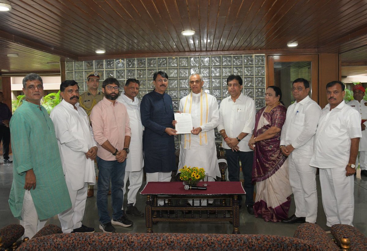 BenefitNews24's tweet photo. મનરેગા, નલ સે જલ યોજનામાં ભ્રષ્ટાચારઃ મંત્રી બચુ ખાબડ સામે કાર્યવાહીની માંગ!
https://t.co/Ahv5mhS07M
#MNREGAScam #NalSeJalScam #GujaratCorruption #BachuKhabad #ResignNow #CorruptionInSchemes #SITInvestigation #DahodScam #PanchmahalScam #GujaratPolitics #CongressDemand #PublicFundsLoot
@CMOGuj @Bhupendrapbjp @BJP4India @BJP4Gujarat @INCIndia @INCGujarat @CRPaatil @shaktisinhgohil @drmanishdoshi @AmitChavdaINC