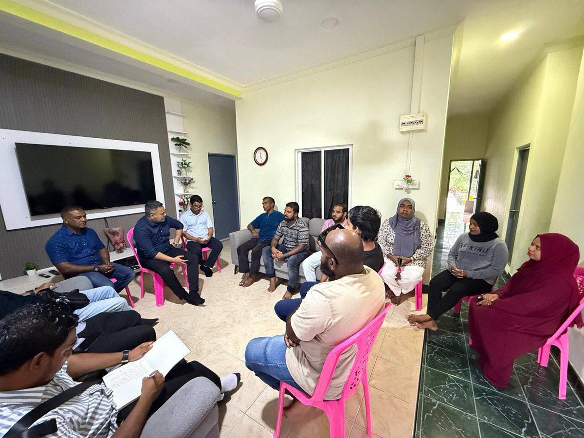 ކޮންގްރެސް ޕާޓީގެ ލީޑަރޝިޕް އިން އަތޮޅު ތެރެއަށް ކުރައްވާ ދަތުރުފުޅުގެ ތެރެއިން، ޕާޓީގެ ލީޑަރޝިޕް ޓީމް ށ. ފޭދޫ ސްޓިއަރިންގް ކޮމިޓީ އާއި ބައްދަލުކުރެއްވުން.

#DhiveheengeRaajje 
#CongressPartyMV