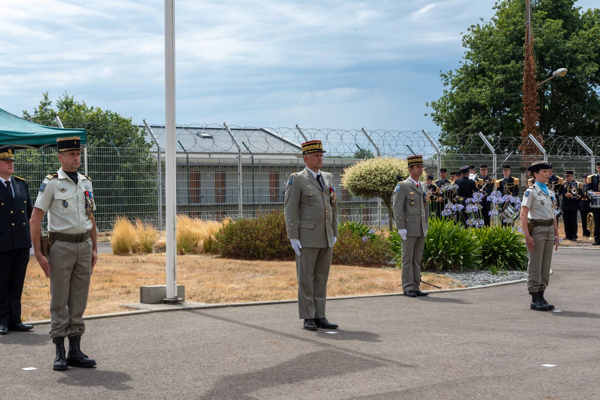 ComcyberFR's tweet image. #PASSCOM | Le Groupement de la cyberdéfense des armées (GCA) a un nouveau chef de corps, la lieutenante-colonelle Julie Lebot, succédant au colonel Nicolas Pierson. 
⏩defense.gouv.fr/comcyber/actua…