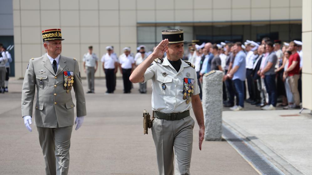 ComcyberFR's tweet image. #PASSCOM | Le Groupement de la cyberdéfense des armées (GCA) a un nouveau chef de corps, la lieutenante-colonelle Julie Lebot, succédant au colonel Nicolas Pierson. 
⏩defense.gouv.fr/comcyber/actua…