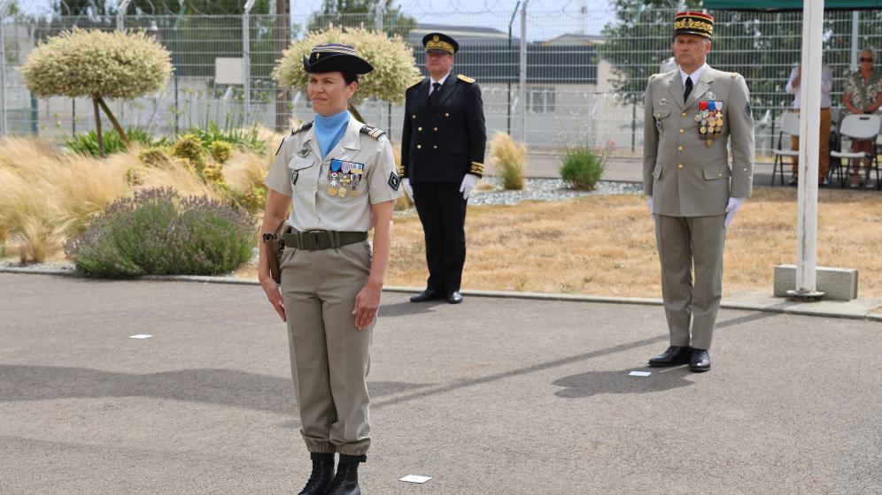 ComcyberFR's tweet image. #PASSCOM | Le Groupement de la cyberdéfense des armées (GCA) a un nouveau chef de corps, la lieutenante-colonelle Julie Lebot, succédant au colonel Nicolas Pierson. 
⏩defense.gouv.fr/comcyber/actua…