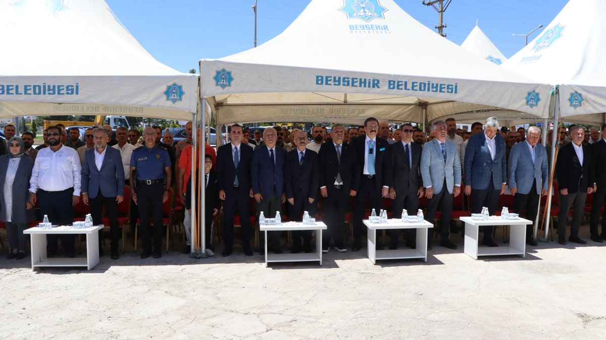 Kaymakamımız Sayın Mehmet Kemal AKPINAR, Dünya Odalar Federasyonu Başkanı ve Türkiye Odalar ve Borsalar Birliği (TOBB) Başkanı Sayın M. Rifat HİSARCIKLIOĞLU’nun katılımıyla gerçekleşen Beyşehir Ticaret ve Sanayi Odası Hizmet Binası Açılış Törenine katıldı.