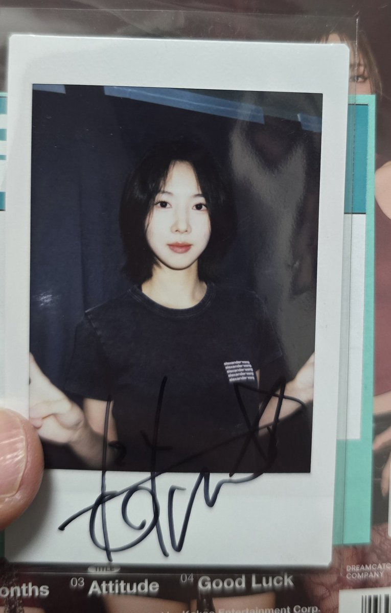 우리 귀엽고 잘생기고 멋지고
지구최강 유현이 폴라 감사합니다
너무 귀엽고 사랑스러워요 😍
영통 폴라 당첨 처음이에요 감사합니다 
평생 이쁘게 소장하겠습니다 🫶

<a href="/Withmuu_twt/">𝘄𝗶𝘁𝗵𝗺𝘂𝘂 위드뮤</a>
<a href="/hf_dreamcatcher/">드림캐쳐 Dreamcatcher</a>

#유현 #유아유 #드림캐쳐
#Yoohyeon #UAU #Dreamcatcher