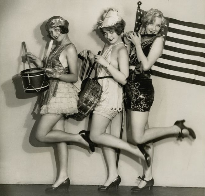 Morning everyone ! Happy Friday and wishing a very happy 4th July to all my chums across the water, hope you enjoy your celebrations! 🇺🇸🎇🍻 I'll be at the bead board again today, what is everyone else up to? x #MHHSBD #Happy4thofJuly #UKMakers #CraftBizParty #FridayVibes