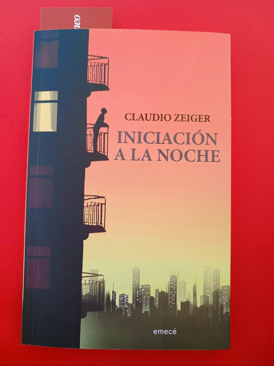 hconvertini's tweet image. "¿Por qué quería escribir? ¿Para qué? Hoy contestaría con un dejo de melancolía no exenta de pudor: para acelerar la combustión, el proceso destructivo". Iniciación a la noche. De @claudio_zeiger . Editó @PlanetaLibrosAr