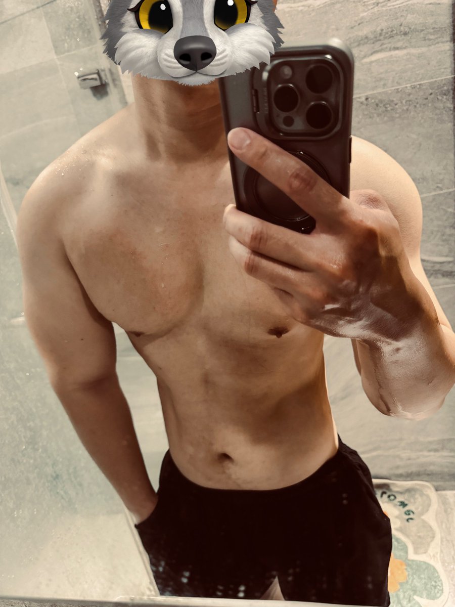 健完整個肌肉都好漲😈
想看全見版嗎...🥵

對了！
後來發現戰神的金萱奶也很好喝❗️
要跟我一起喝一樣的口味嗎🫣
s.shopee.tw/7ASIvVTkvO