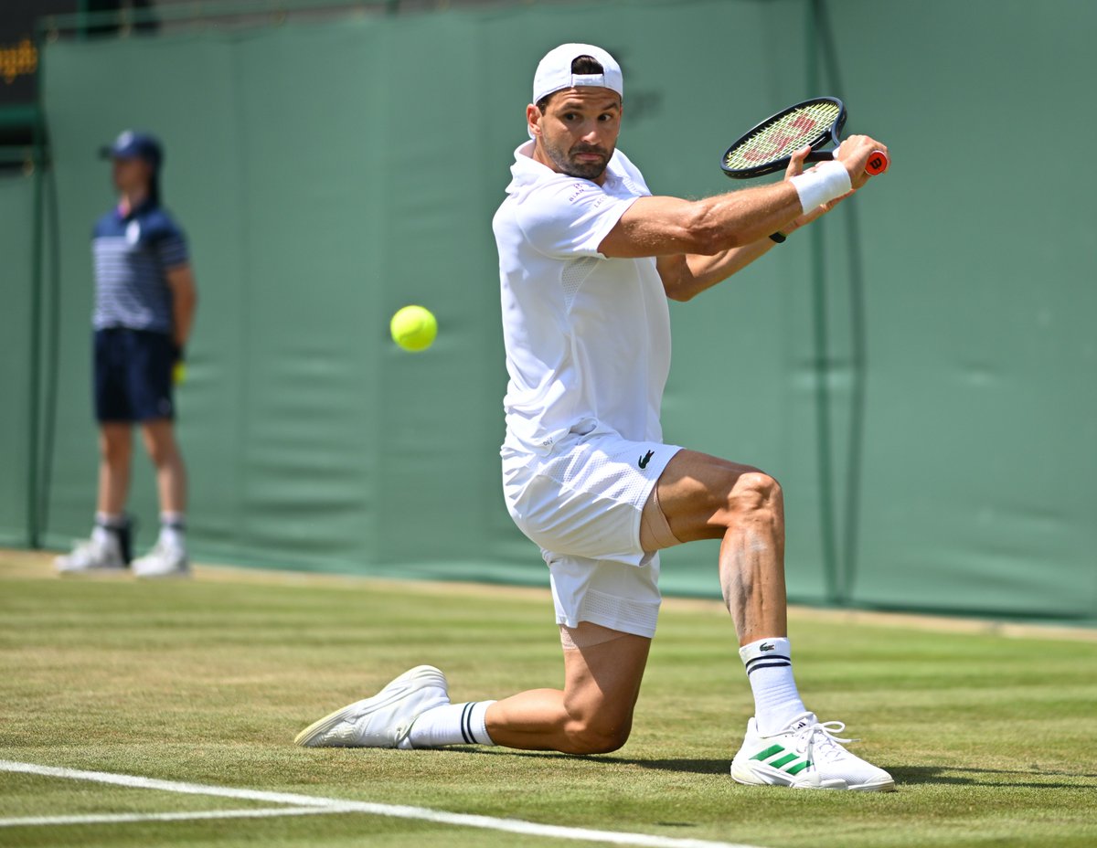 Lacoste's tweet image. One of the game's most elegant players, gracing one of its most iconic stages. 🤍
🎩 @GrigorDimitrov
#TeamLacoste