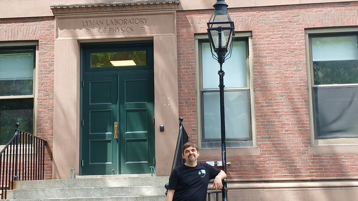 ExcitingAtomees's tweet photo. My year-long sabbatical at Harvard flew by like a blink. It was amazing. Huge thanks to everyone, especially my hosts @MikhailLukin and @HongkunPark. Paraphrasing Casablanca: "I think this is the beginning of a beautiful friendship/collaboration." https://t.co/jJEiG2ewSE