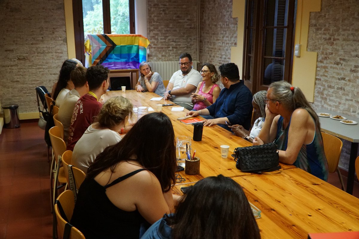 PSCBaix / ❤️ (@pscbaix) on Twitter photo 🏳️🌈 Ahir vam parlar amb <a href="/CarlosDuranRu/">Carlos Durán</a>, <a href="/LacastaHuelin/">Alberto Lacasta</a> i <a href="/ginapol/">Gina Pol Borràs</a> dels avenços que està impulsant el Govern de <a href="/salvadorilla/">Salvador Illa Roca</a> en polítiques #LGTBI.
📌 Va ser una trobada on vam compartir també les iniciatives que estan impulsant els ajuntaments socialistes del #BaixLlobregat. 🏳️🌈 Ahir vam parlar amb <a href="/CarlosDuranRu/">Carlos Durán</a>, <a href="/LacastaHuelin/">Alberto Lacasta</a> i <a href="/ginapol/">Gina Pol Borràs</a> dels avenços que està impulsant el Govern de <a href="/salvadorilla/">Salvador Illa Roca</a> en polítiques #LGTBI.
📌 Va ser una trobada on vam compartir també les iniciatives que estan impulsant els ajuntaments socialistes del #BaixLlobregat.