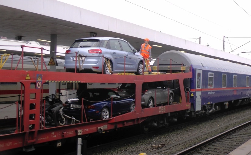 Ce sont les vacances, alors partons en voyage. Prendre son auto avec soi sur le train est quelque chose qui a existé près de cinquante ans. On revient sur ce sujet dans cet article ⤵️
👉 mediarail.wordpress.com/2021/08/09/les… #Railways #Europe #Voyage #Bahn #tren #travel