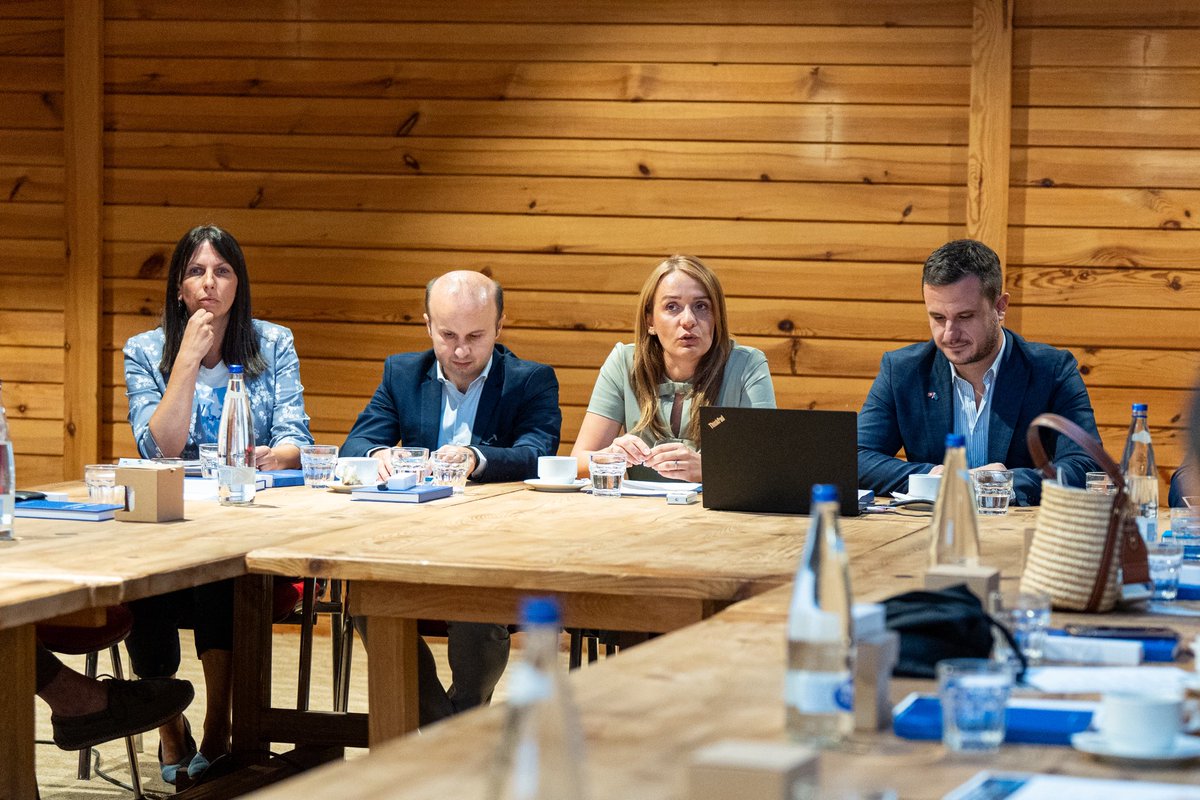 me4eu's tweet image. Ministarstvo evropskih poslova pokrenulo program stručnog usavršavanja novinara/ki za izvještavanje o procesu EU integracije🇪🇺
Više na👉 eu.me/ministarstvo-e…