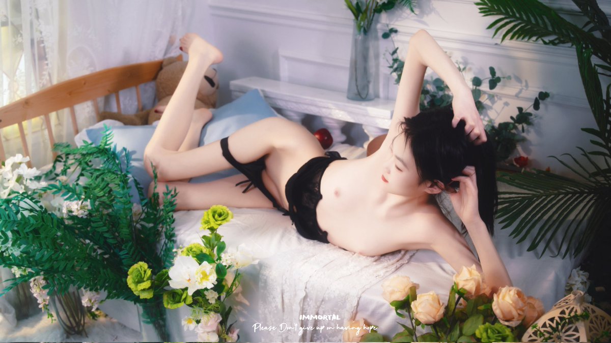 福利姬Iᴍᴍᴏʀᴛᴀʟ分享的黄推图片2 - 网红私拍内容