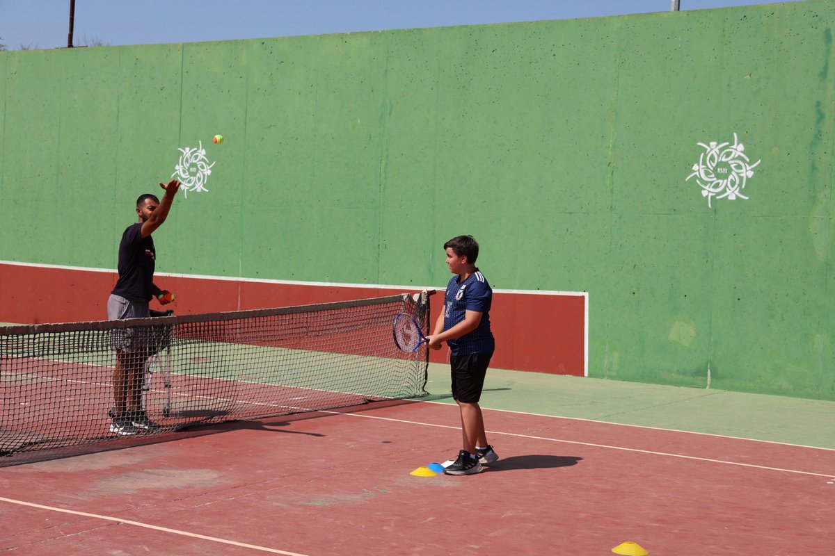 Geleceğin tenisçilerine Başkan Çerçioğlu’ndan tam destek! 🥎

Tenis kurslarımız, çocuklara sadece bir spor dalını öğretmekle kalmıyor, aynı zamanda odaklanma, stratejik düşünme ve özgüven gibi kişisel gelişim becerilerinin de kazanılmasına olanak tanıyor.