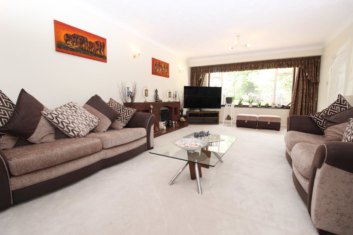 Fraser_wood's tweet photo. 📷 FOR SALE 📷
6 Bedroom extended home Walsall WS5
More photos and full details here https://t.co/lImo5SwJNw
To book an appointment to view call 01922 627686
#ForSale #HomeForSale #EstateAgent #Walsall #WS5 #LocalExpert https://t.co/6s8t2HUKIl