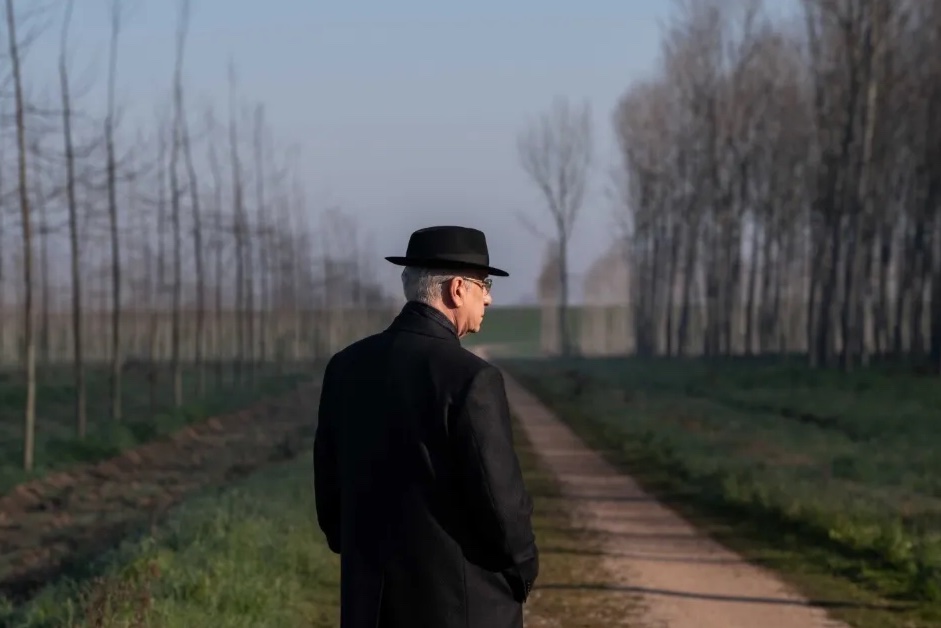 Lost In Film (@lostinfilm) on Twitter photo Paolo Sorrentino’s new film 'La Grazia', starring Toni Servillo, will open the 2025 Venice Film Festival (<a href="/la_Biennale/">La Biennale di Venezia</a>) ❤️🇮🇹
Released by <a href="/mubi/">MUBI</a> , the film will premiere in competition. Few details are known — just a love story, somewhere in Italy.
#Venezia82 runs Aug 27–Sept 6. Paolo Sorrentino’s new film 'La Grazia', starring Toni Servillo, will open the 2025 Venice Film Festival (<a href="/la_Biennale/">La Biennale di Venezia</a>) ❤️🇮🇹
Released by <a href="/mubi/">MUBI</a> , the film will premiere in competition. Few details are known — just a love story, somewhere in Italy.
#Venezia82 runs Aug 27–Sept 6.