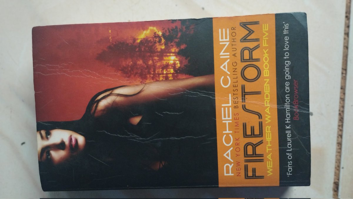 MelaninYinka_'s tweet photo. Hello I have these books to give out. 
Genre:fantasy and Romance. If you live in Abuja and you are interested, kindly send me a DM. https://t.co/Na8MhYZmso