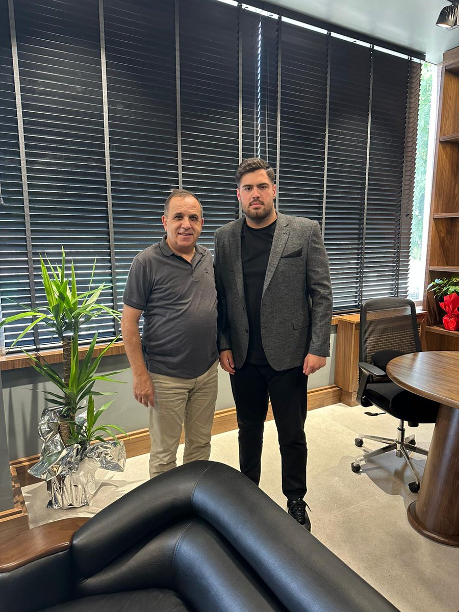 Bolu'da faaliyet göstermeye başlayan Seramiksan Kapoğlu mağazasına hayırlı olsun ziyaretinde bulundum.

Nazik ev sahipliği için Atabey Kapoğlu'na teşekkür ediyor, Kapoğlu ailesine ticari hayatlarında bol kazanç ve bereketli işler diliyorum.