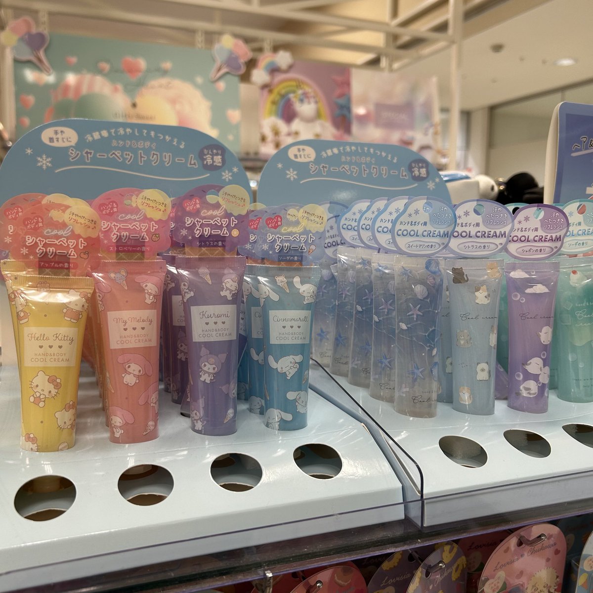MERRYBEANS86's tweet photo. 子ギャル必見💖ROSE FAN FANのバッグやお財布が入荷しました✨ネイルチップも多数ございますので夏のおでかけに向けてお気に入りアイテムをみつけに来てね💖💅冷感アイテムも入荷しました🧊#子ギャル #ネイルチップ #rosefanfan #メリービーンズ #メリービーンズ関マーゴ #マーゴ https://t.co/vTxGPD5f3q