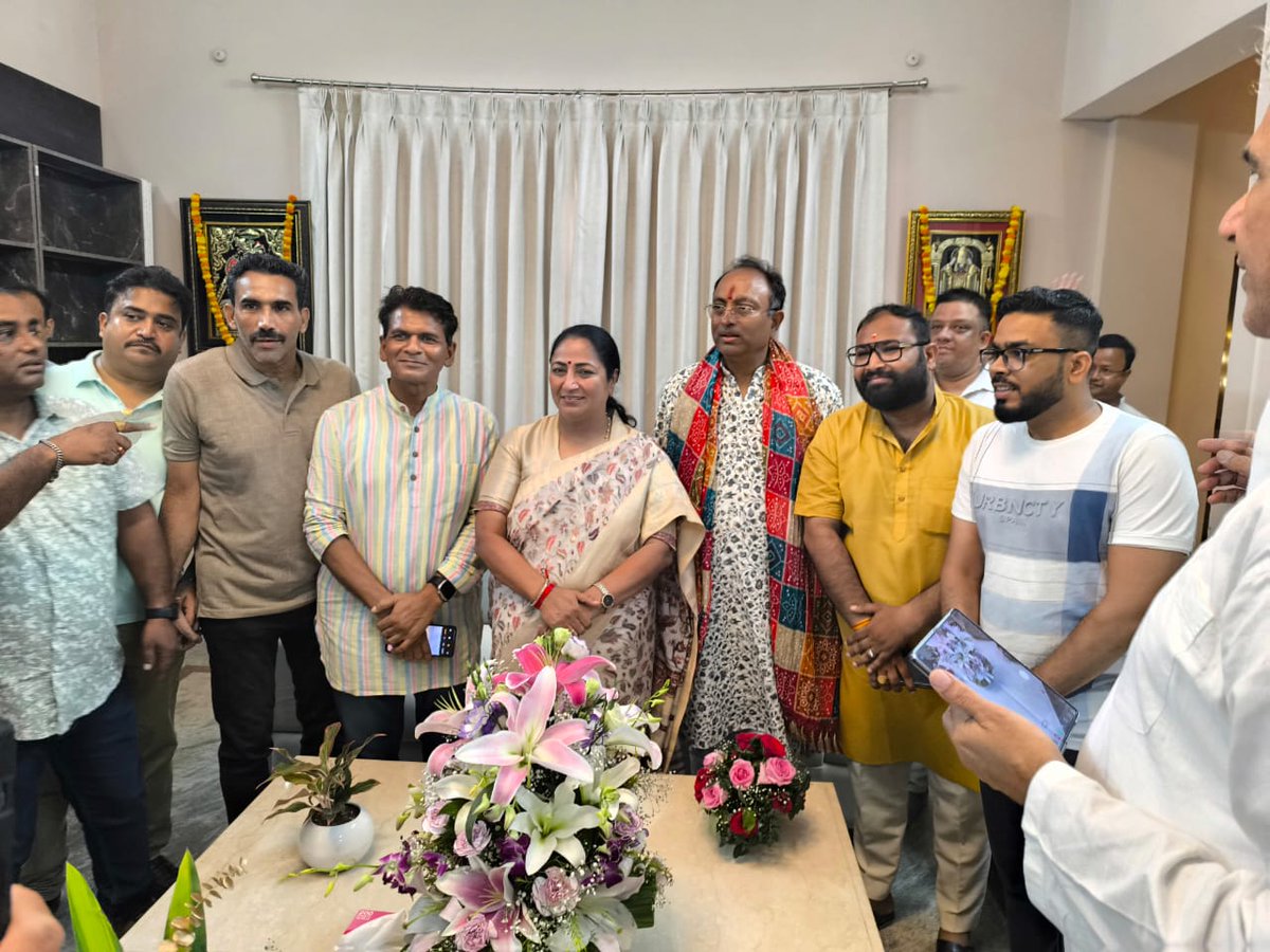 दिल्ली की मुख्यमंत्री रेखा गुप्ता ने मुख्यमंत्री आवास पर नए कैंप कार्यालय का उद्‌घाटन किया।