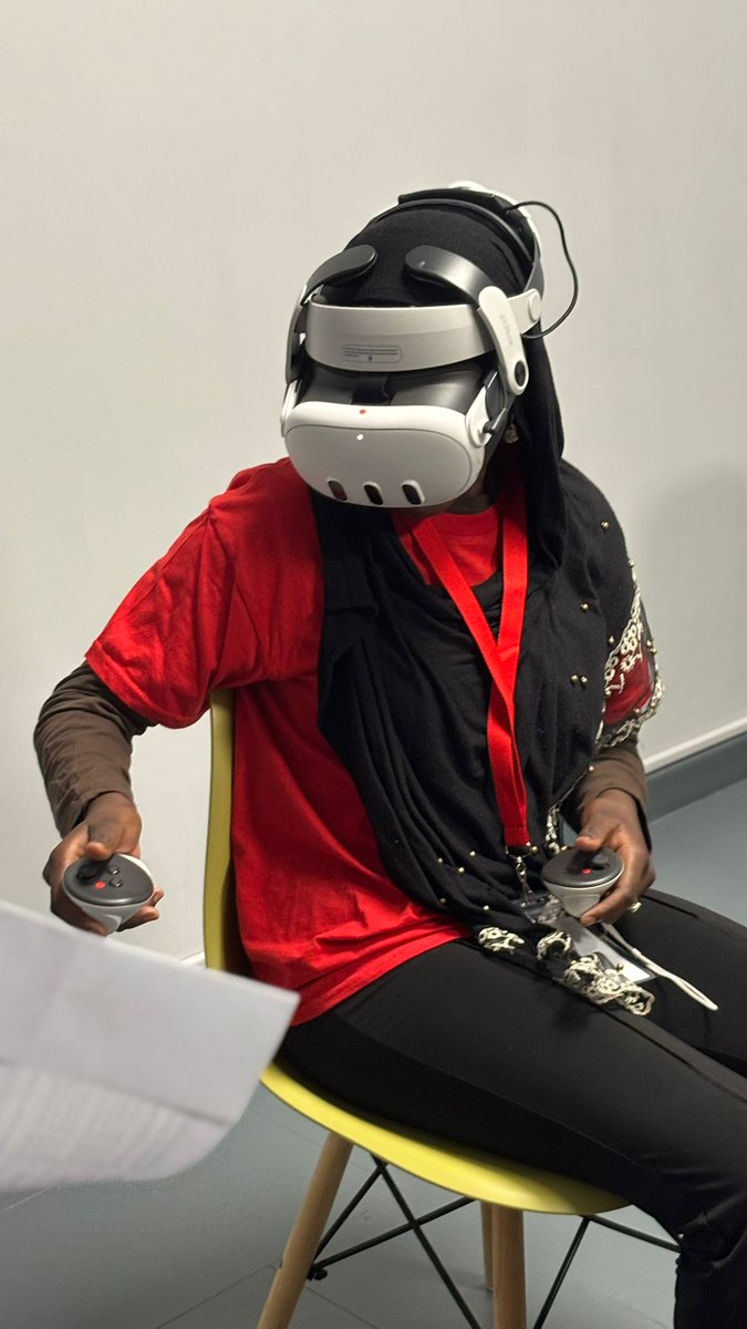 CdfCuric's tweet image. Elsewhere, @StIlltydsCHS pupils have been getting hands-on with virtual reality in the VR/AR Lab area 💻 and @Mary_1mmaculate learners have been creating their very own astro-holographic projections! ☄️✨️ #SpaceAcademy