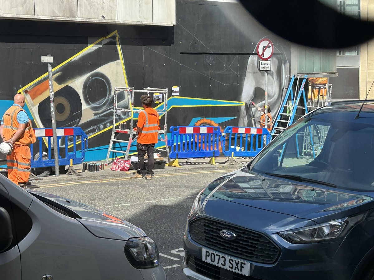 ElaineRartist's tweet photo. #Manchesfer officially embracing #graffitti art as #artasalanguage. 
These people are all artists asked to weak high vis #networkrail clothing. 

Having a coffe in #Java #Manchester https://t.co/ZAoqes0A8q