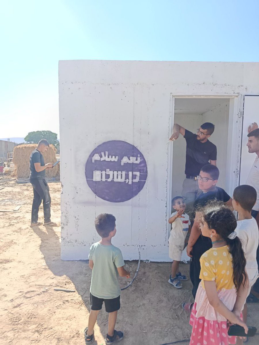 NissimPerets's tweet image. הבוקר, @omdimbeyachad מציבה את המיגונית ה-20 בכפרים הבלתי מוכרים בנגב. כל הכבוד לאלפי יהודים וערבים שהתגייסו ביחד, תרמו מאות אלפי שקלים והתנדבו בשטח בשביל למגן את מי שהמדינה מפקירה. ועכשיו, ממשיכים במאבק הכי חשוב, על המיגון המלא - לכל מי שחיים בארץ הזו: כן, שלום