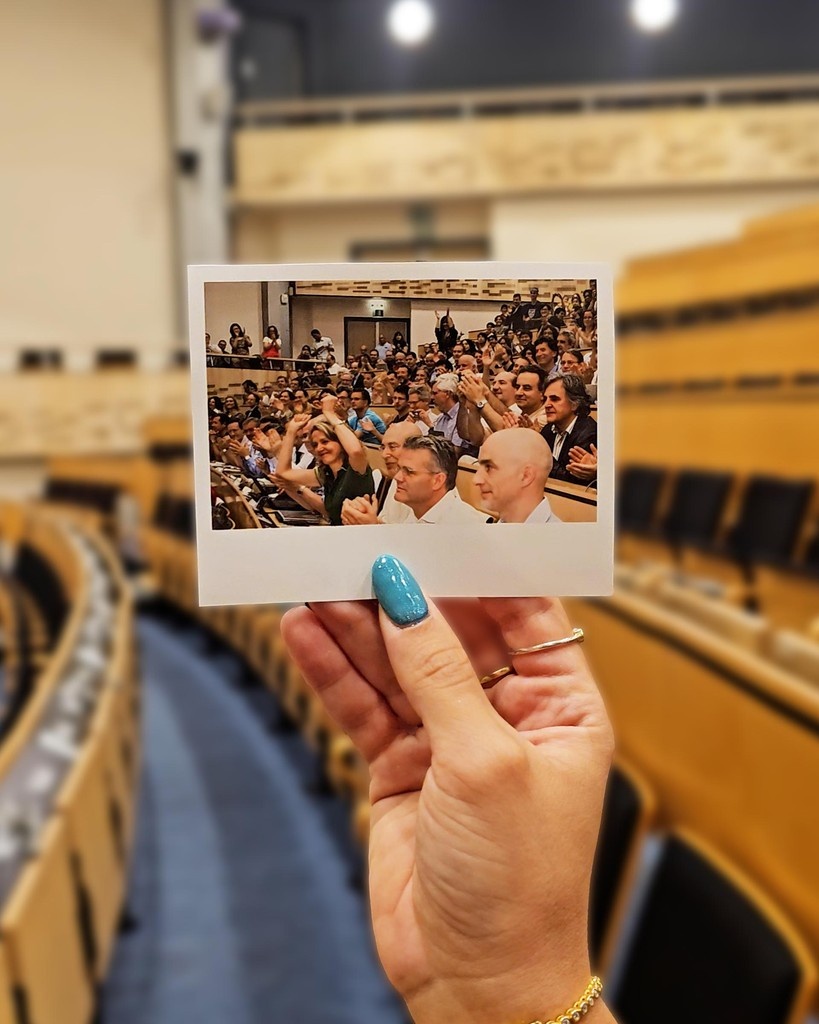 ATLASexperiment's tweet image. 13 years later… still a picture-perfect moment! 📸
On 4 July 2012, ATLAS and @CMSexperiment announced the discovery of the #Higgsboson at @CERN. Today, we revisit the spots that witnessed history, because some stories are worth reliving.
🔗 Learn more: atlas.cern/Discover/Physi…