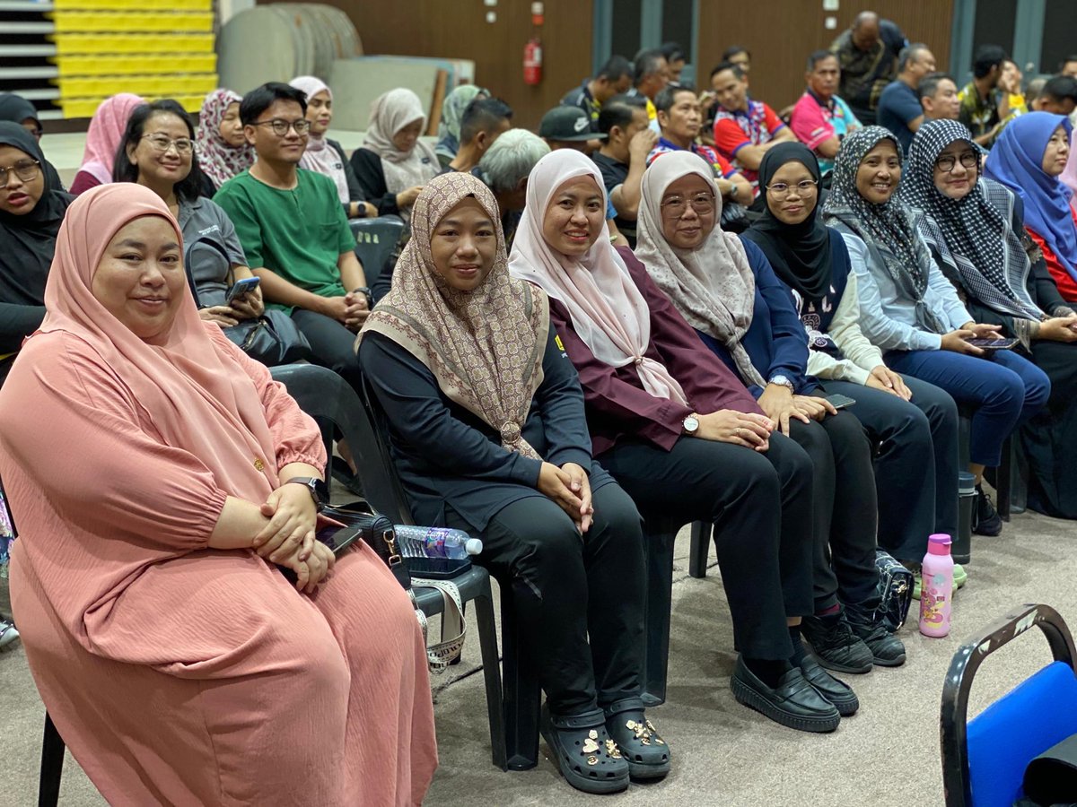 JKR Labuan (@jkrlabuan) on Twitter photo Taklimat 'Pengurusan Integriti Di Tempat Kerja : Tanggungjawab kita bersama' disampaikan oleh Ir. Ts. Hatiyah binti Jenawi bertempat di Dewan Sri Labuan,JKR WP Labuan.
<a href="/RoslanisE/">Roslan bin Ismail</a>
<a href="/TKPKR_Infra/">TKPKR (Sektor Infra)</a>
<a href="/IPJKR_Official/">JKR Malaysia Rasmi</a> Taklimat 'Pengurusan Integriti Di Tempat Kerja : Tanggungjawab kita bersama' disampaikan oleh Ir. Ts. Hatiyah binti Jenawi bertempat di Dewan Sri Labuan,JKR WP Labuan.
<a href="/RoslanisE/">Roslan bin Ismail</a>
<a href="/TKPKR_Infra/">TKPKR (Sektor Infra)</a>
<a href="/IPJKR_Official/">JKR Malaysia Rasmi</a>