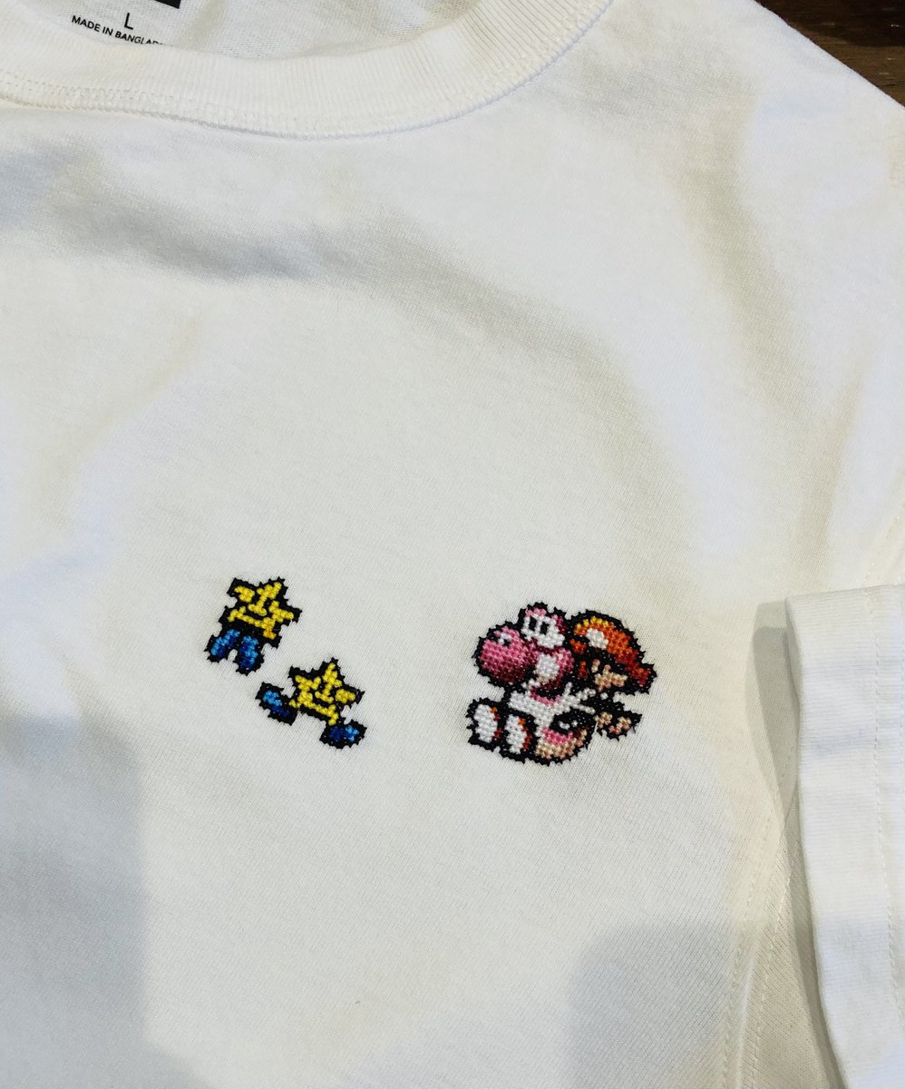 kuraniimasu's tweet photo. 夫のTｼｬﾂの謎の汚れをクロスステッチで隠しましたー( ˊᵕˋ )🪡
夫の感想は..
「また勝手に刺繍して〜😂‼︎もー..次はマリオゴルフのやつにして😄」と..

良い夫だわ..✨
#クロスステッチ https://t.co/gFJLCpsu1e