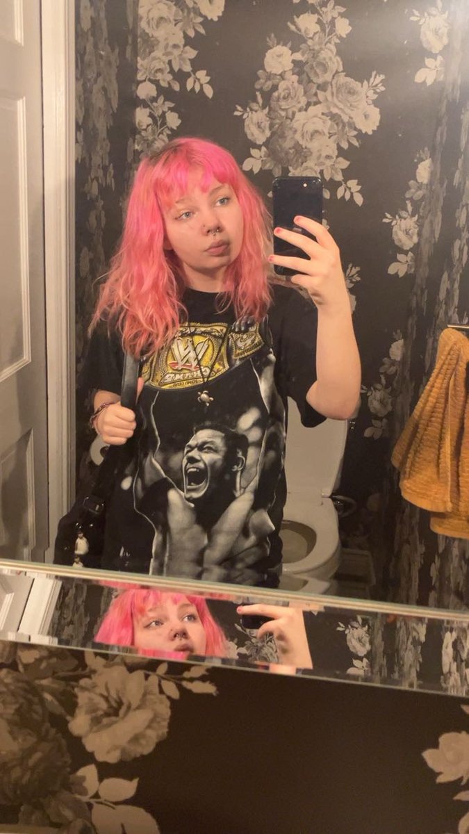echobrainrot's tweet photo. am i actually pretty or is it just makeup https://t.co/nYdt21RjvL