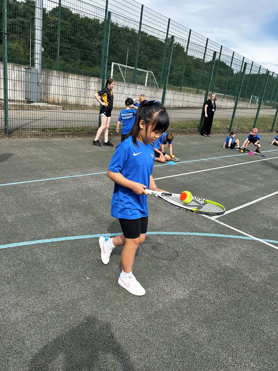 Norbridge_PE's tweet image. We are having a great time at the KS1 Tennis Festival over at @OaksPe 🎾