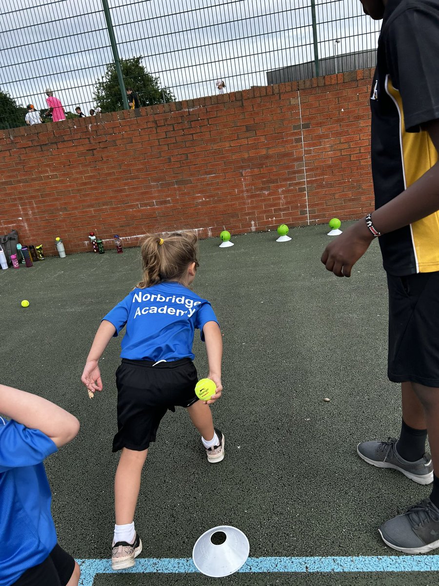 Norbridge_PE's tweet image. We are having a great time at the KS1 Tennis Festival over at @OaksPe 🎾